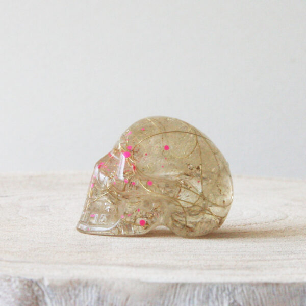 Orgonite schedel met Lemon Kwarts en Seleniet 23 - Afbeelding 4