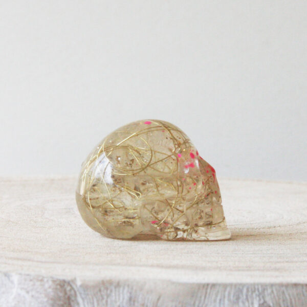 Orgonite schedel met Lemon Kwarts en Seleniet 23 - Afbeelding 3