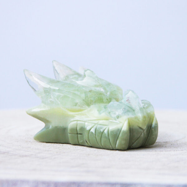Orgonite drakenschedel met Fluoriet 45 - Afbeelding 2