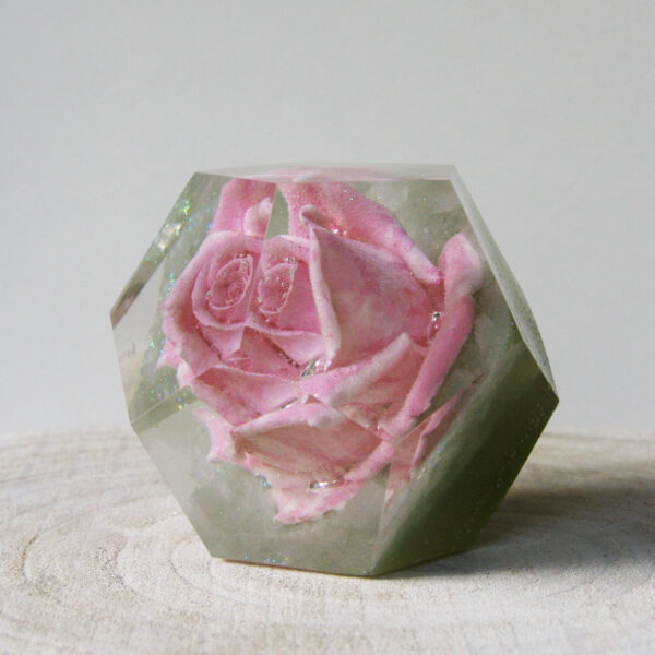 Roze orgonite roos in dodecaëder 4 - Afbeelding 3