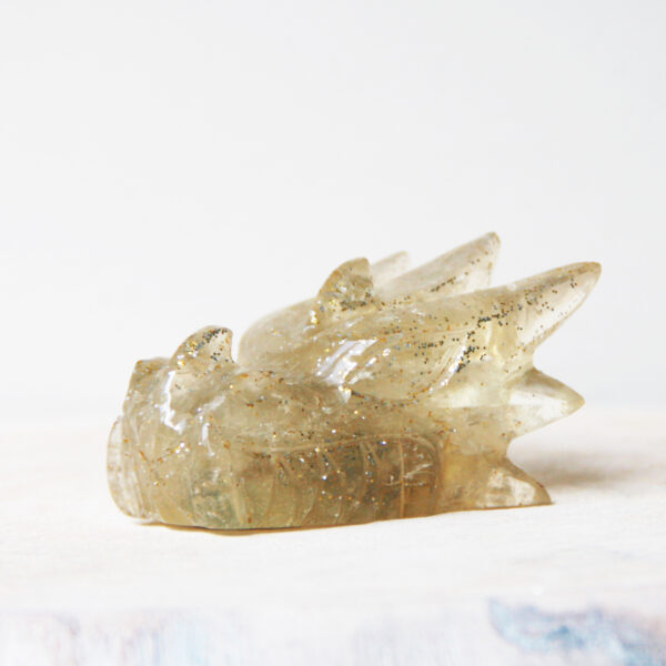 Orgonite drakenschedel met Lemon kwarts en Bergkristal 5 - Afbeelding 4