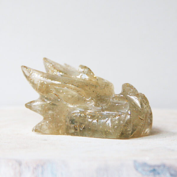 Orgonite drakenschedel met Lemon kwarts en Bergkristal 5 - Afbeelding 2