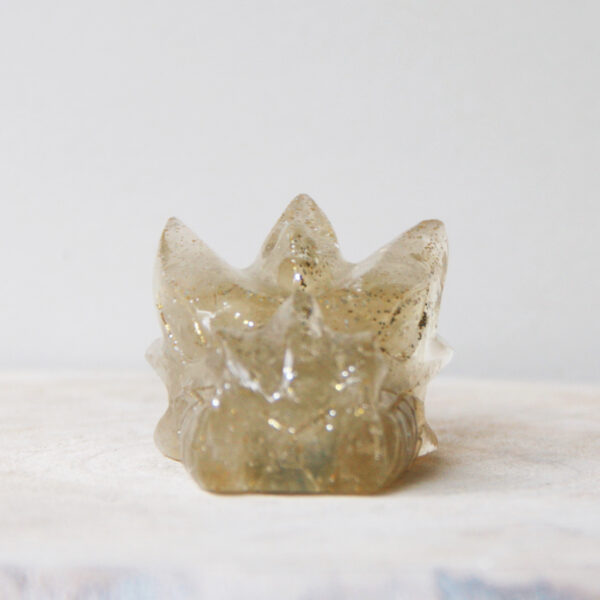 Orgonite drakenschedel met Lemon kwarts en Bergkristal 5 - Afbeelding 3