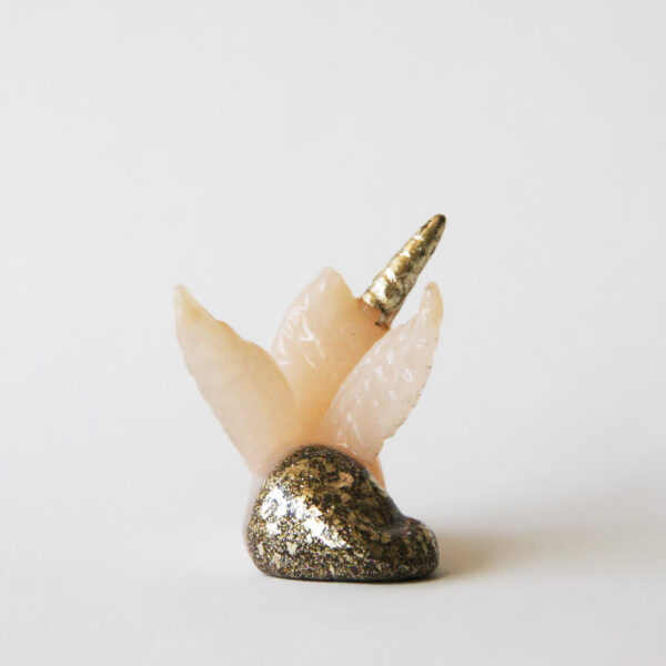 Orgonite Unicorn met Seleniet, Rozenkwarts en Morganiet 2 - Afbeelding 6