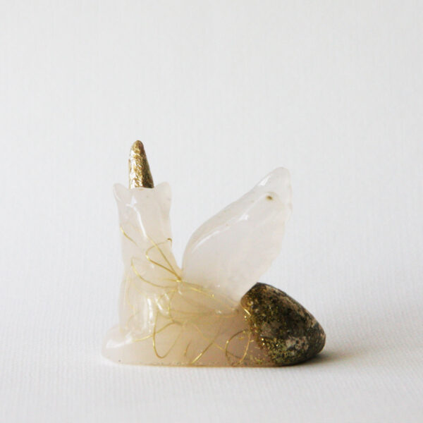 Orgonite Unicorn met Seleniet, Rozenkwarts en Morganiet 4 - Afbeelding 5