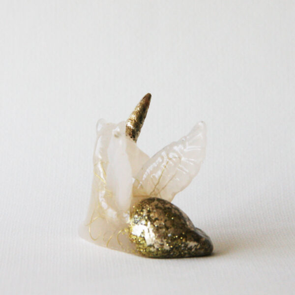 Orgonite Unicorn met Seleniet, Rozenkwarts en Morganiet 4 - Afbeelding 3
