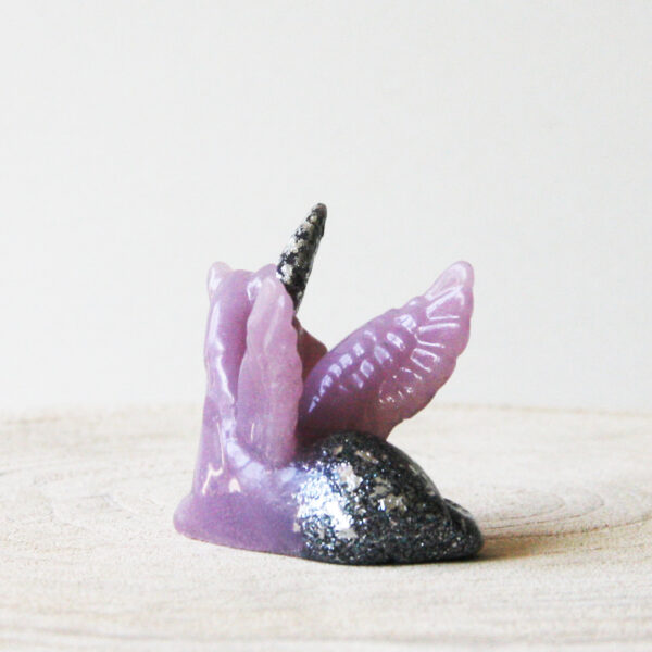 Orgonite Unicorn met Seleniet en Amethist 3 - Afbeelding 4